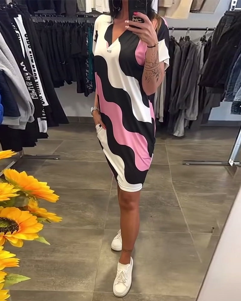 Laluna® | V-hals jurk met wavepatroon