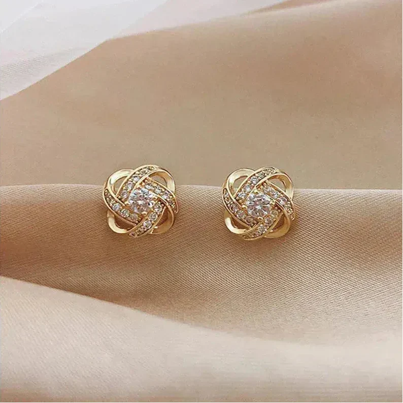 Gouden spiralen oorbellen met kristallen